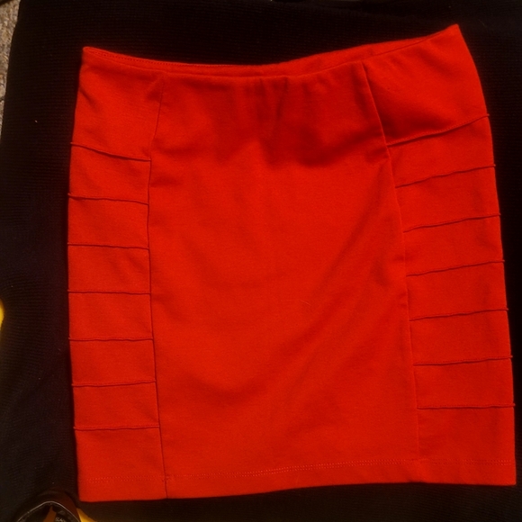 HOT HOT HOT! Small Forever 21 🍒 Red Mini Skirt ♥️ - Picture 2 of 3